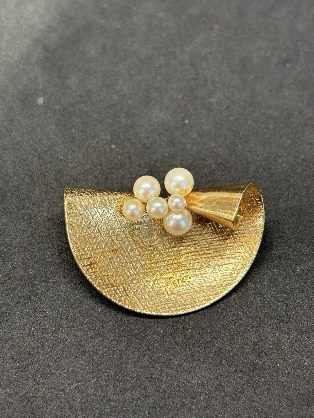 Vintage Grosse Germany 1968 Gold Plated Faux Pearl Shell Disc Deco Brooch Pin